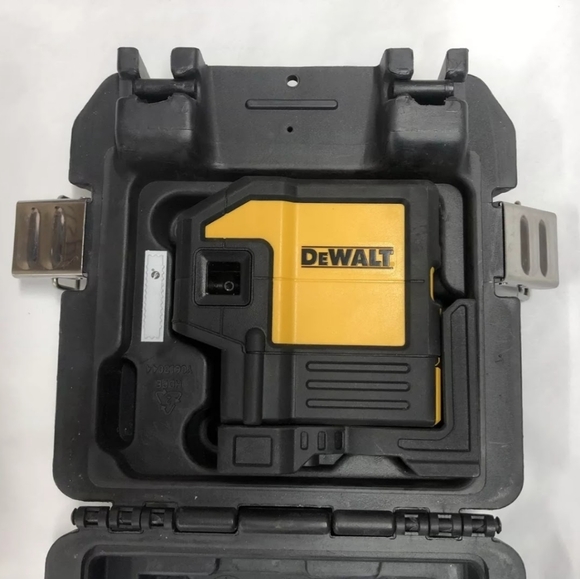 Dewalt 5 way Lazer Level like new - Picture 2 of 3